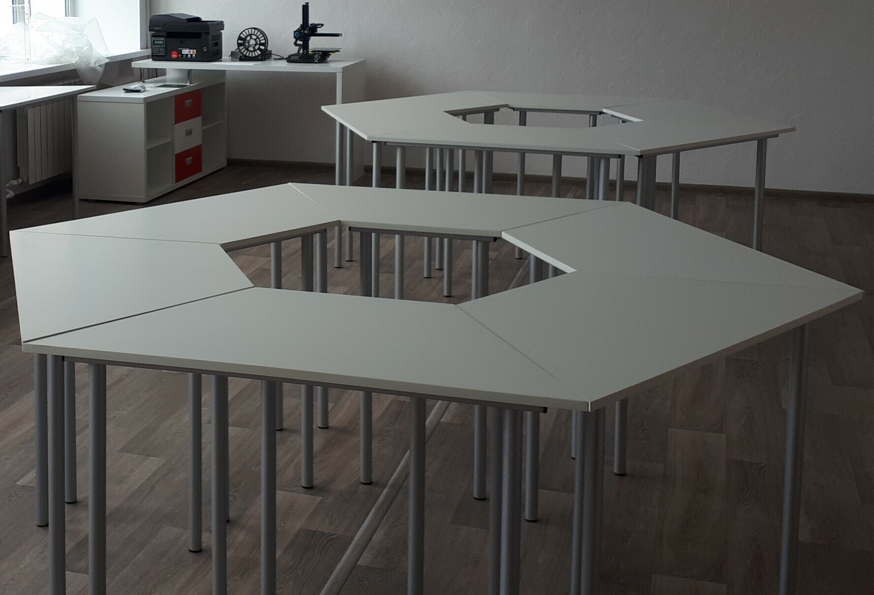 Трапеция – это стол который стал геометрической фигурой